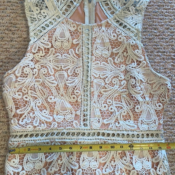 Lulu’s lace dress - Picture 11 of 12